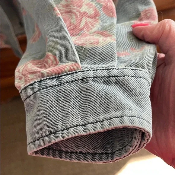 BiBi Denim Jacket Shacket with Pink Floral Design NWOT - Picture 4 of 11